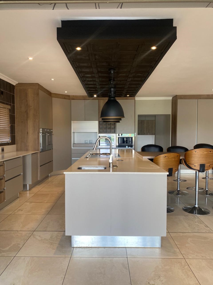 6 Bedroom Property for Sale in Birdwood Estate North West